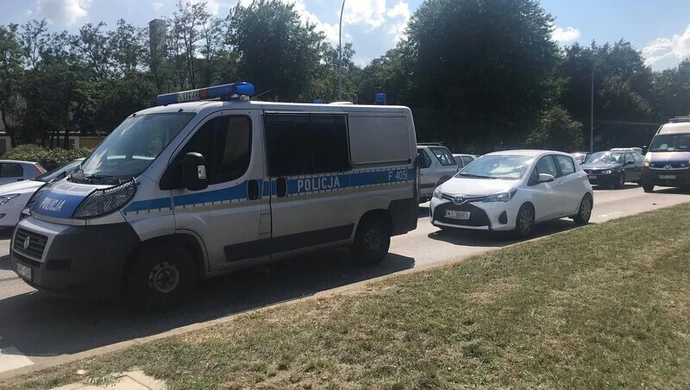 Samochód osobowy zderzył się z radiowozem