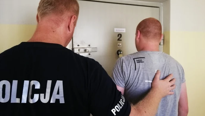 Ukradli telefony z firmy kurierskiej