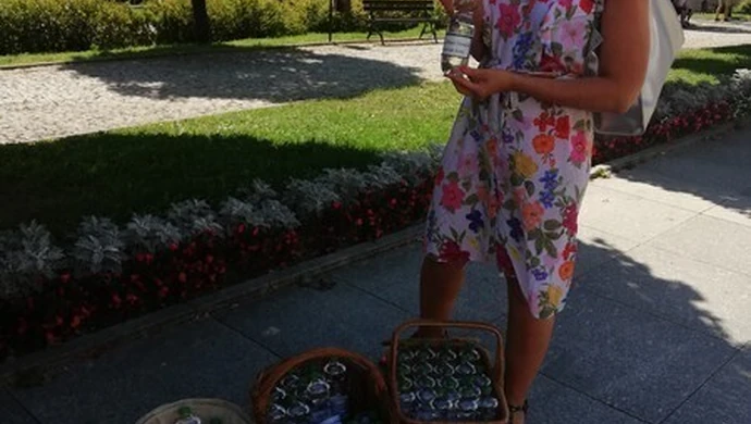 Radna - kandydatka rozdawała wodę 