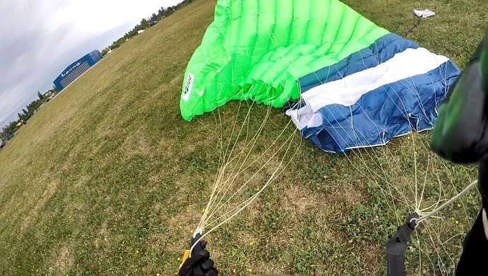 Kolejny spadochron zaginął w Piotrkowie (AKTUALIZACJA)