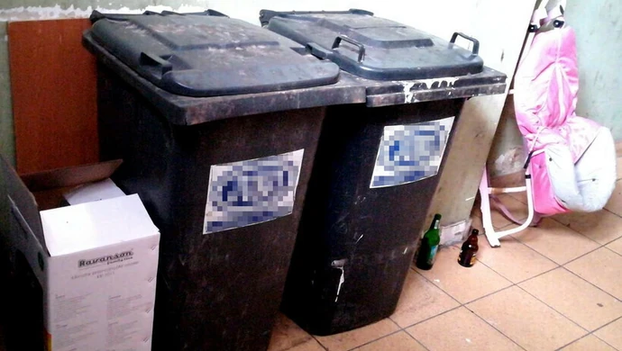 Czy śmieci zniknęły z klatki schodowej?