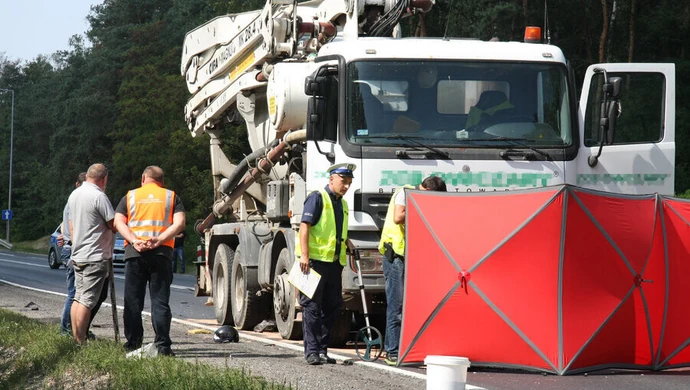 Kierowca skutera zginął w wypadku w Poniatowie