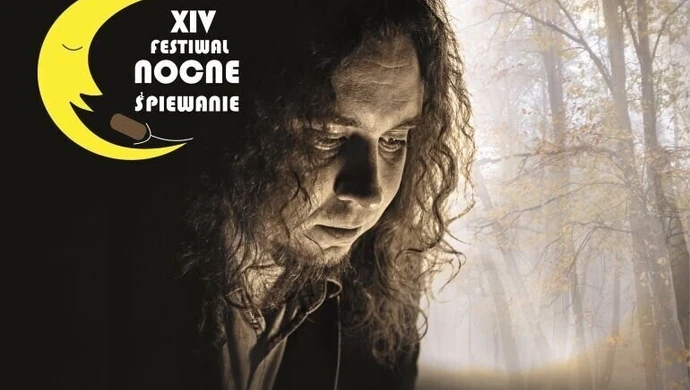 Nocne śpiewanie w Centrum idei &#8222;Ku Demokracji&#8221; 