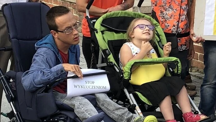 Niepełnosprawni znikną ze szkół? Piotrkowianie protestują