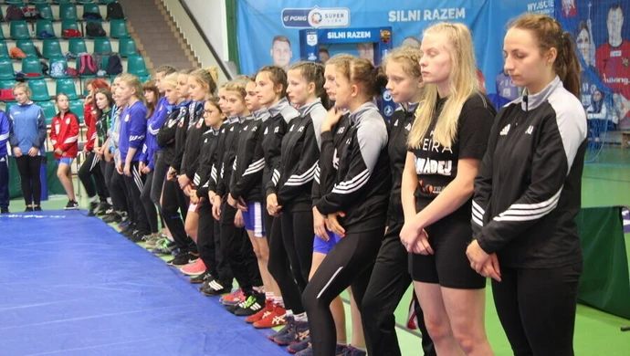 11 medali zawodniczek AKS