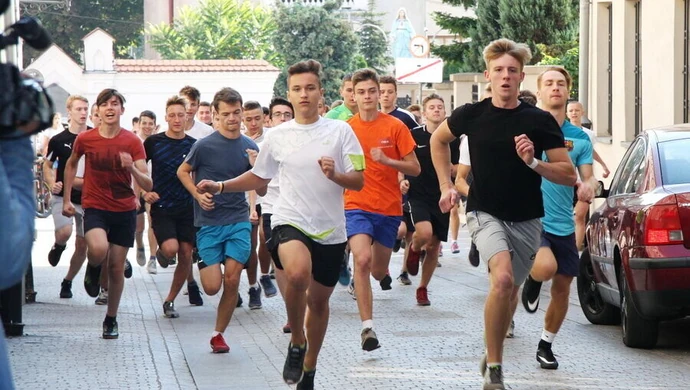 Kacper Sitek i Paulina Kowalewska pierwsi na mecie. „Chrobry” świętuje! 
