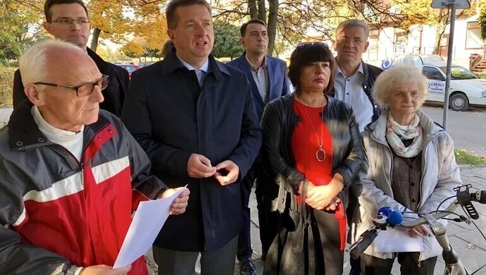 Zapomniany chodnik przy Szkolnej i Daniłowskiego