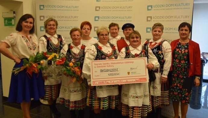 Ludowa Biesiada z Czarnocina odebrała nagrodę 