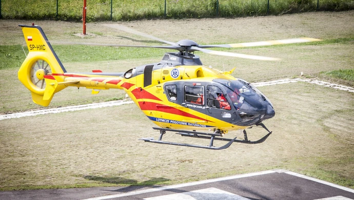 Wypadek kolo Proszenia. Rowerzysta przewieziony śmigłowcem LPR do szpitala