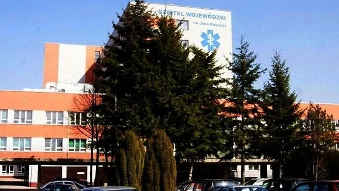 Upojony alkoholem dwulatek trafił do szpitala w Bełchatowie 