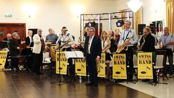 Swing Band Kasztelania grała dla mieszkańców 