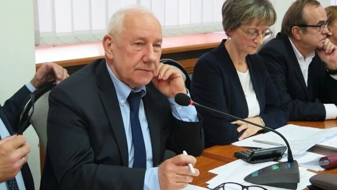 Radni chcą ostrzejszej walki ze smogiem. Pomoże dron? 