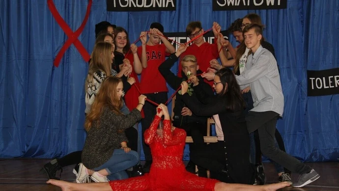 Uczniowie SP nr 3 promowali tolerancję i zachęcali do badań profilaktycznych 