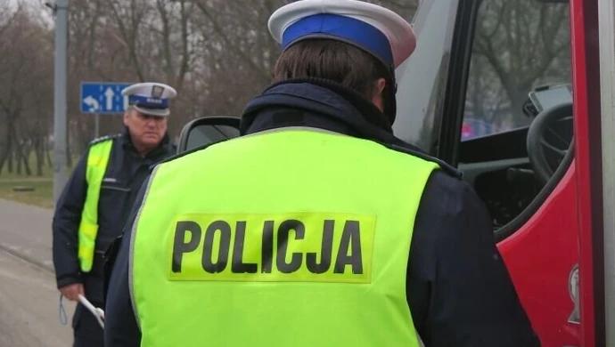 Audi zderzyło się z autobusem