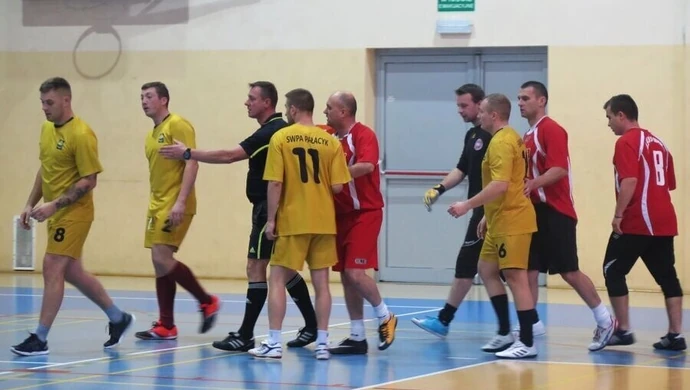 Drużyny klubów abstynenckich grały w halówkę 