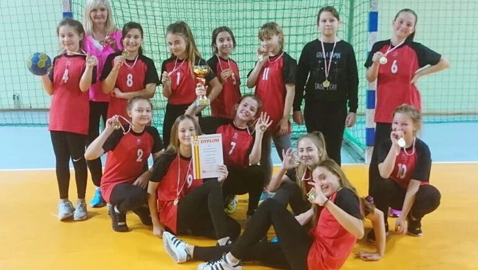 Piłkarki ręczne z SP 12 najlepsze w województwie