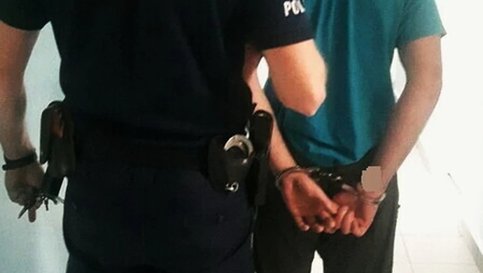 Nie dostali wody, więc wybili szybę w oknie 