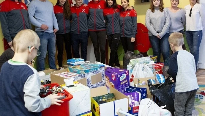 Sportowcy nie tylko grają, ale też pomagają