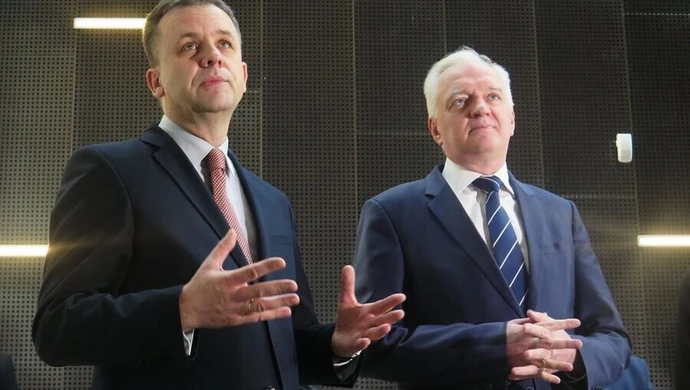 Minister Gowin oglądał piotrkowską mediatekę 