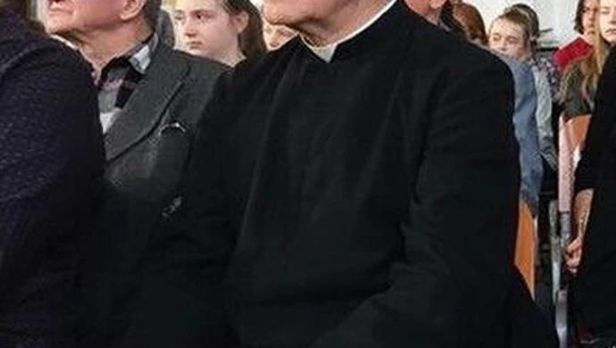 Ks. Remigiusz Wysocki oraz piotrkowscy weterani odznaczeni przez premiera Mateusza Morawieckiego [Aktualizacja]