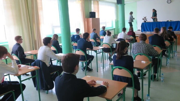 Uczniowie po raz pierwszy mierzą się z egzaminem ósmoklasisty