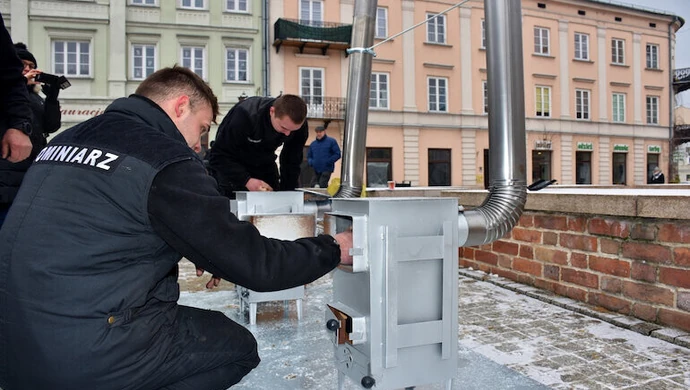 Uczyli jak oszczędniej palić w piecu