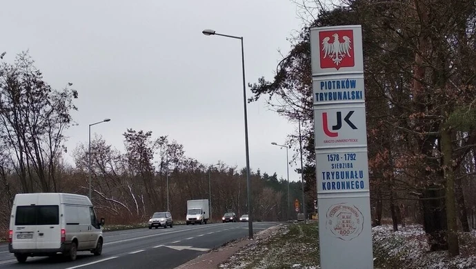 Nowe elementy na piotrkowskich "witaczkach"