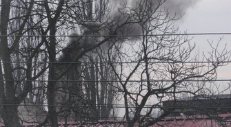 Czarne chmury nad blokami przy ulicy Próchnika w Piotrkowie