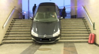 Pomylił parking z tunelem