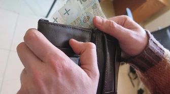 Wzięła pieniądze i... oddała znaleziony portfel 