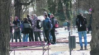 Komu przeszkadza "dymek" w parku?