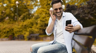 Pierwszy telefon komórkowy &#8211; czym różnił się od współczesnych modeli?