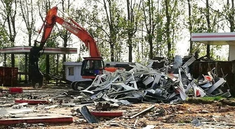 Rozbiórka stacji benzynowej przy Al. Sikorskiego w Piotrkowie [AKTUALIZACJA]