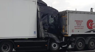 Zderzenie tirów na DK74