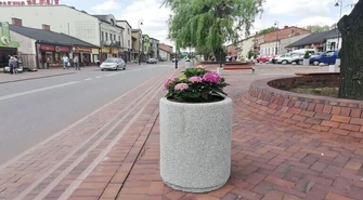 Rynek w Gorzkowicach ukwiecony