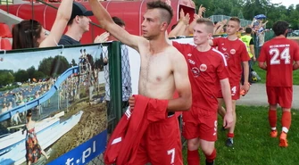 Porażka na boisku, fiesta na trybunach