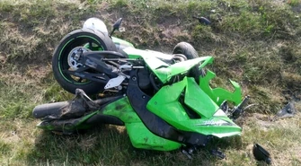 Chcieli przybić "piątkę". Dwa motocykle zniszczone 
