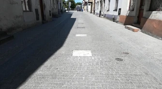 Tabliczki na Farnej zamocują ponownie