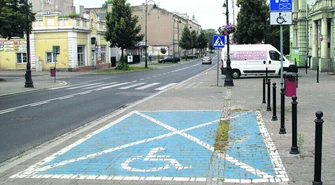 Niepełnosprawni parkują w Piotrkowie za darmo... tylko przez 1,5 godziny 