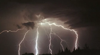 Znów ostrzegają przed burzami 