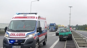 Stłuczka dwóch aut na węźle Piotrków Trybunalski Południe