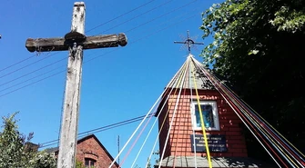 Krzyż w Piekarach świadkiem historii