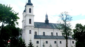 Z cyklu "Przyroda zawsze Ci odda" - Kościół  w Witowie