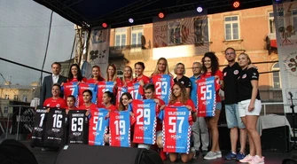 Piotrkowskie szczypiornistki spotkały się z kibicami