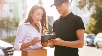 Wysyłasz paczki kurierem? Wiesz, co wpływa na ich koszt?