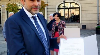 Grzegorz Lorek apeluje: "Nie sprzedawajcie swoich głosów"