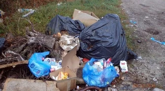 Śmieci na obrzeżach miasta