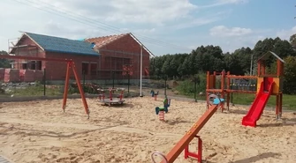 Wola Krzysztoporska: Trwają prace przy budowie 13 kompleksów sportowych