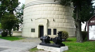 Przy wieży ciśnień stanie multimedialna Ławka Niepodległości 