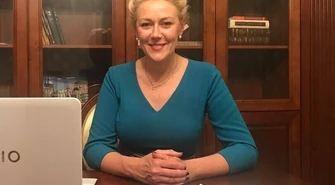 Marlena Wężyk-Głowacka gratuluje Krzysztofowi Chojniakowi